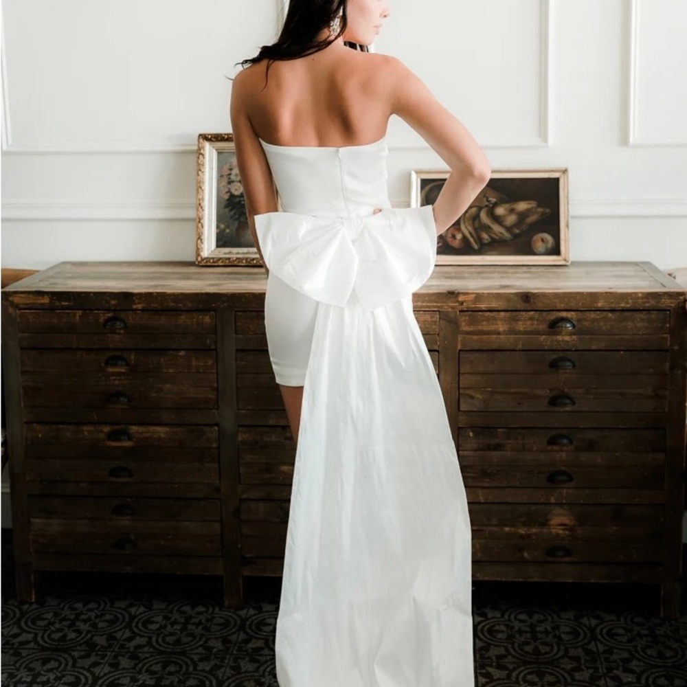 Confete Blakely Bow Back Mini Dress with Train. NWT